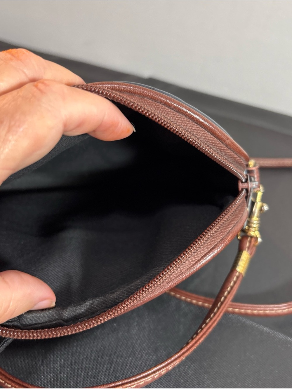 Carryland Vintage Navy and Brown Leather Crossbody 9/13 - Picture 7 of 11